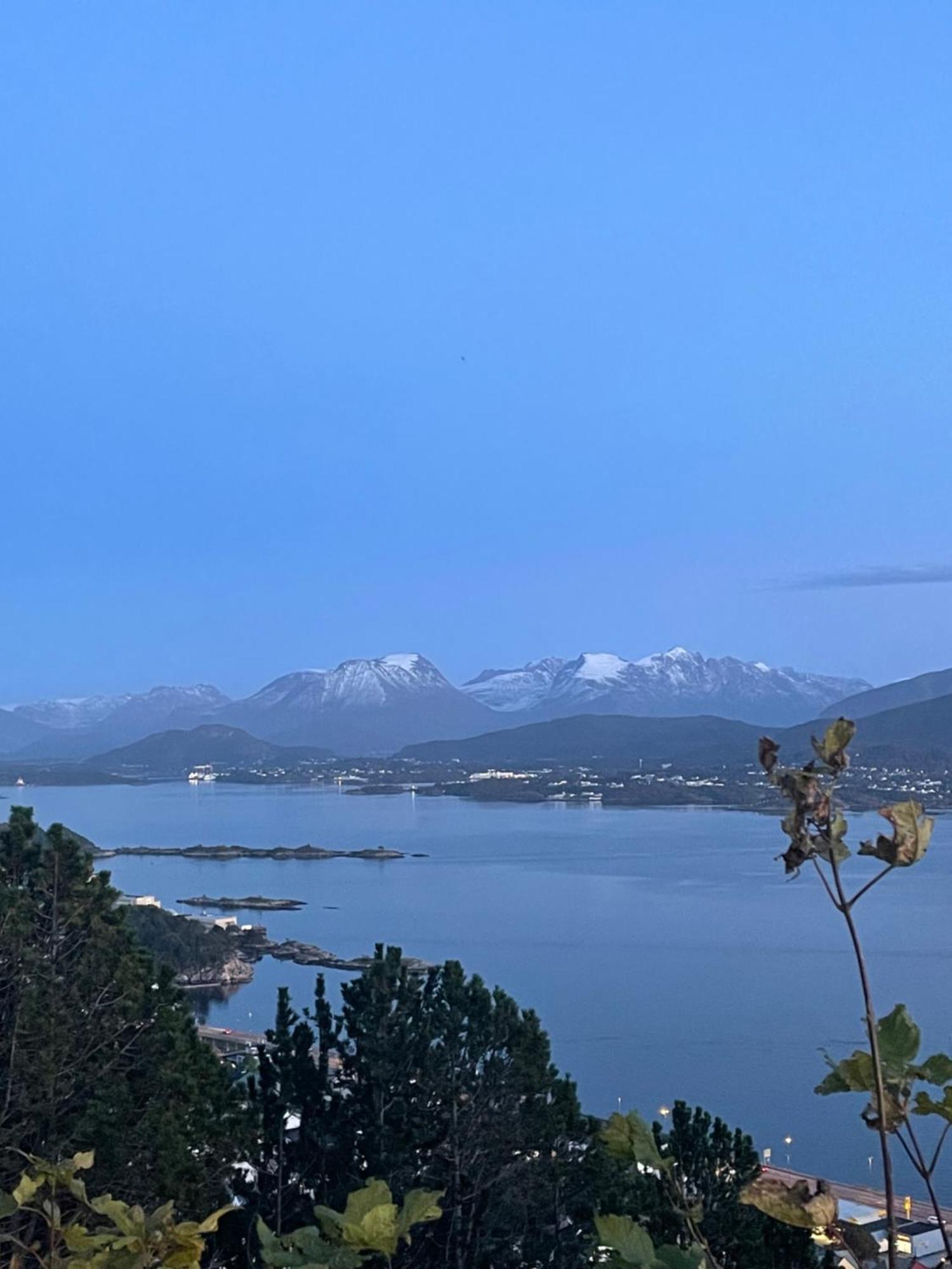 Koselig Leilighet I Sentrum Ålesund Exterior foto